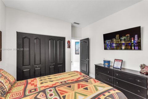 Villa ou maison à louer à Homestead, Floride: 5 chambres, 253.25 m2 № 2076401 - photo 25