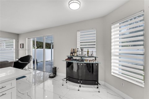 Villa ou maison à louer à Homestead, Floride: 5 chambres, 253.25 m2 № 2076401 - photo 19