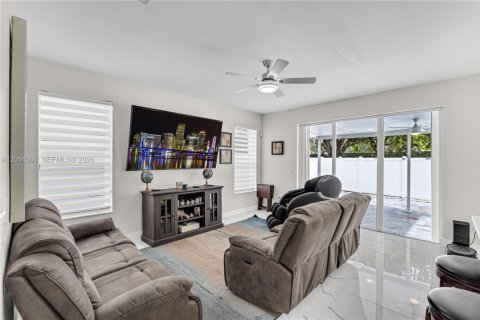 Villa ou maison à louer à Homestead, Floride: 5 chambres, 253.25 m2 № 2076401 - photo 21