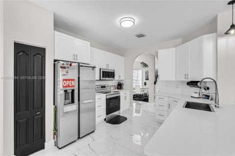 Villa ou maison à louer à Homestead, Floride: 5 chambres, 253.25 m2 № 2076401 - photo 18