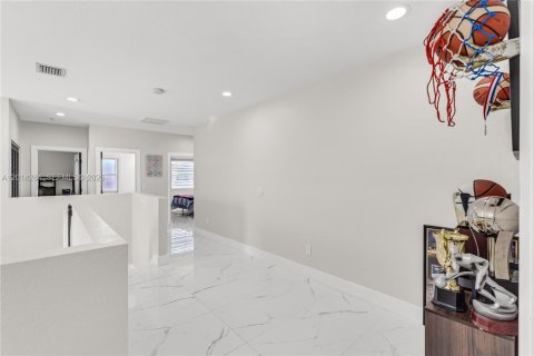 Villa ou maison à louer à Homestead, Floride: 5 chambres, 253.25 m2 № 2076401 - photo 30