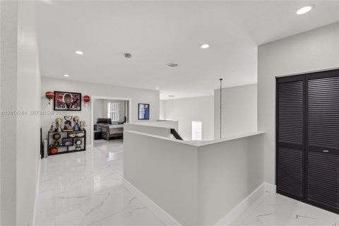 Villa ou maison à louer à Homestead, Floride: 5 chambres, 253.25 m2 № 2076401 - photo 29