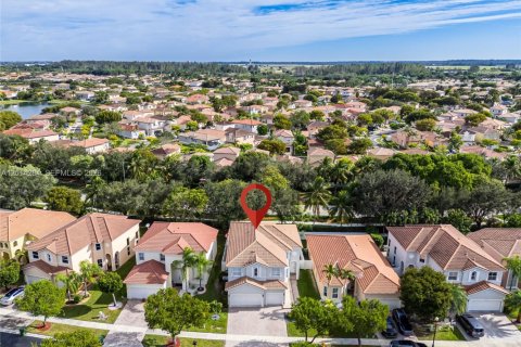 Villa ou maison à louer à Homestead, Floride: 5 chambres, 253.25 m2 № 2076401 - photo 4