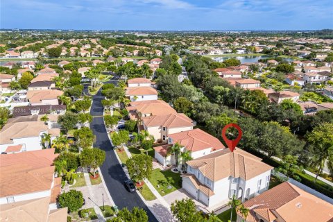 Villa ou maison à louer à Homestead, Floride: 5 chambres, 253.25 m2 № 2076401 - photo 5