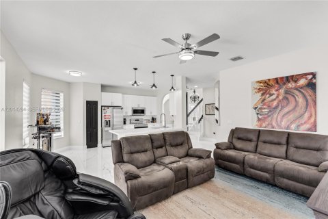 Villa ou maison à louer à Homestead, Floride: 5 chambres, 253.25 m2 № 2076401 - photo 22