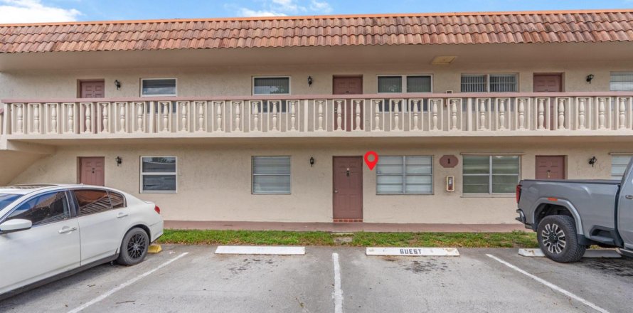 Condominio en Davie, Florida, 2 dormitorios № 2243448