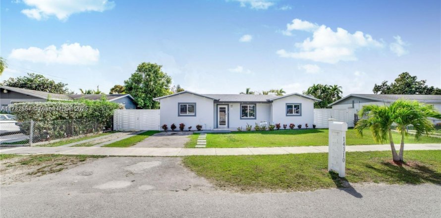 House in Homestead, Florida 4 bedrooms, 177.16 sq.m. № 1696728