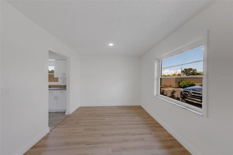 Condo in Tampa, Florida, 2 bedrooms  № 2378049 - photo 6