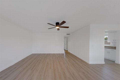 Condo in Tampa, Florida, 2 bedrooms  № 2378049 - photo 4