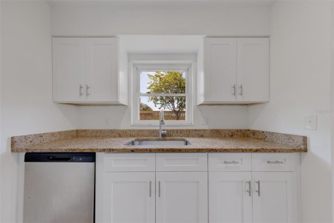 Condo in Tampa, Florida, 2 bedrooms  № 2378049 - photo 12