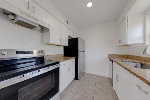 Condo in Tampa, Florida, 2 bedrooms  № 2378049 - photo 10