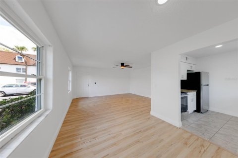 Condo in Tampa, Florida, 2 bedrooms  № 2378049 - photo 7