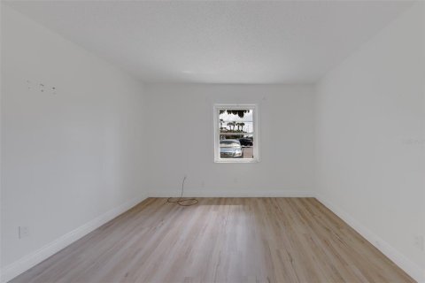 Condo in Tampa, Florida, 2 bedrooms  № 2378049 - photo 19
