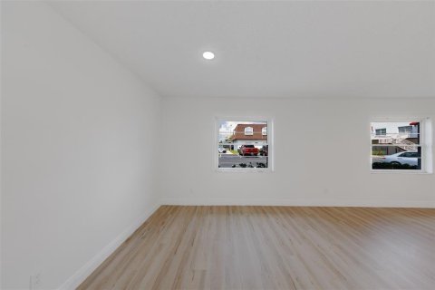 Condo in Tampa, Florida, 2 bedrooms  № 2378049 - photo 8