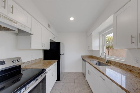 Condo in Tampa, Florida, 2 bedrooms  № 2378049 - photo 9