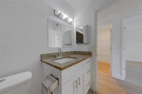 Condo in Tampa, Florida, 2 bedrooms  № 2378049 - photo 16