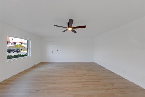 Condo in Tampa, Florida, 2 bedrooms  № 2378049 - photo 5