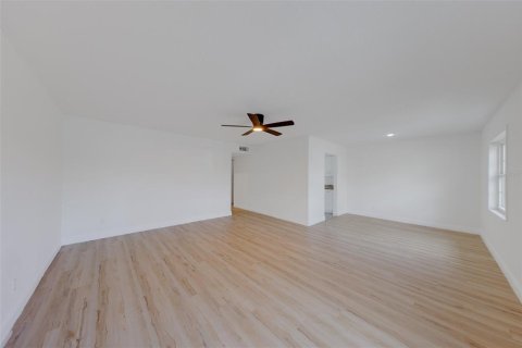 Condo in Tampa, Florida, 2 bedrooms  № 2378049 - photo 3