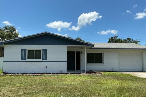 House in Seminole, Florida 2 bedrooms, 102.29 sq.m. № 1802261 - photo 1