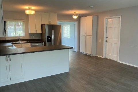 Villa ou maison à louer à Seminole, Floride: 2 chambres, 102.29 m2 № 1802261 - photo 2