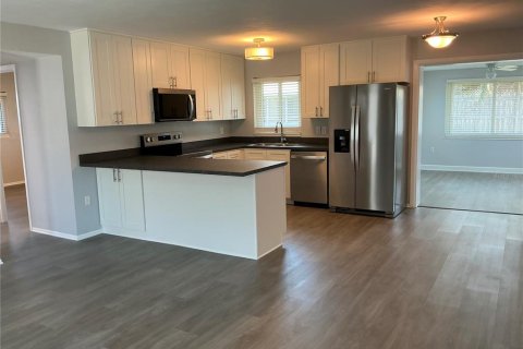 Villa ou maison à louer à Seminole, Floride: 2 chambres, 102.29 m2 № 1802261 - photo 6