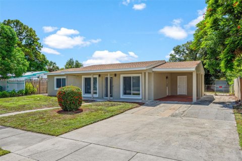 Casa en alquiler en Lauderhill, Florida, 3 dormitorios, 126.81 m2 № 1925888 - foto 2