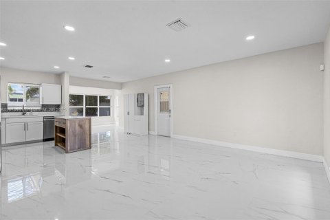 Casa en alquiler en Lauderhill, Florida, 3 dormitorios, 126.81 m2 № 1925888 - foto 3