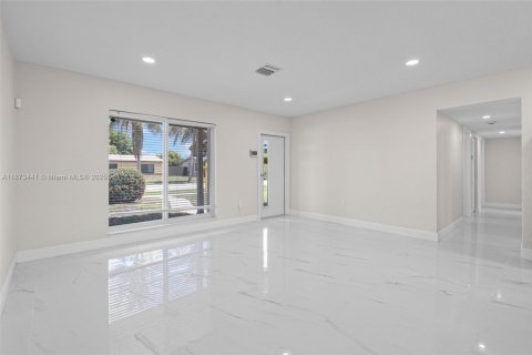 Casa en alquiler en Lauderhill, Florida, 3 dormitorios, 126.81 m2 № 1925888 - foto 5