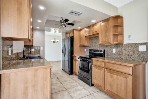 House in Tamarac, Florida 2 bedrooms, 120.12 sq.m. № 1838633 - photo 7