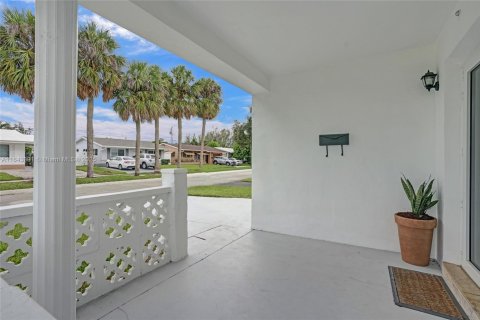 House in Tamarac, Florida 2 bedrooms, 120.12 sq.m. № 1838633 - photo 3