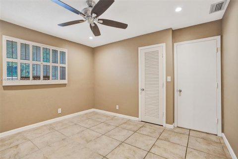 House in Tamarac, Florida 2 bedrooms, 120.12 sq.m. № 1838633 - photo 10