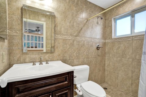 House in Tamarac, Florida 2 bedrooms, 120.12 sq.m. № 1838633 - photo 11