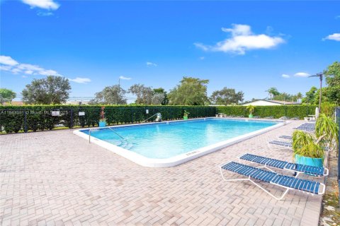 House in Tamarac, Florida 2 bedrooms, 120.12 sq.m. № 1838633 - photo 18