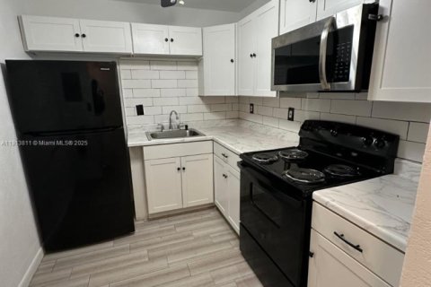 Copropriété à louer à Miami Gardens, Floride: 1 chambre, 67.82 m2 № 1968499 - photo 6