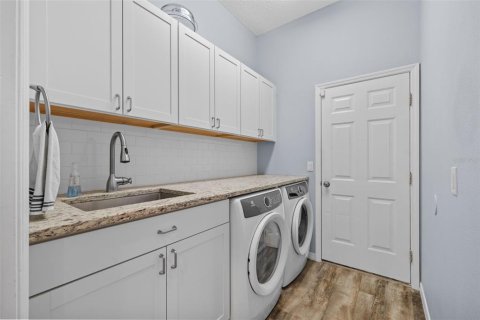 Casa en venta en New Port Richey, Florida, 4 dormitorios, 238.94 m2 № 1772136 - foto 29