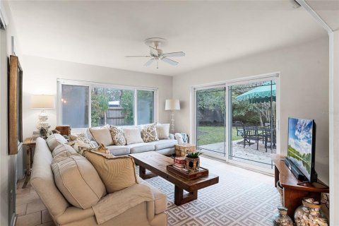House in Orlando, Florida 3 bedrooms, 165.27 sq.m. № 1508410 - photo 8