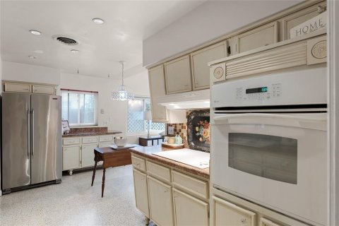 House in Orlando, Florida 3 bedrooms, 165.27 sq.m. № 1508410 - photo 11