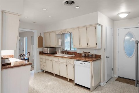 House in Orlando, Florida 3 bedrooms, 165.27 sq.m. № 1508410 - photo 10