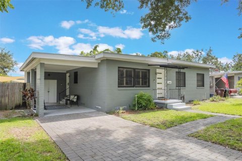 House in Orlando, Florida 4 bedrooms, 141.21 sq.m. № 1782152 - photo 1