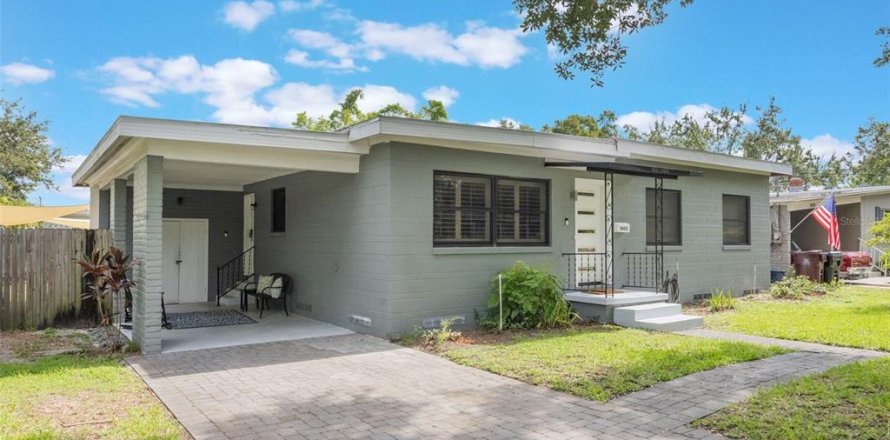House in Orlando, Florida 4 bedrooms, 141.21 sq.m. № 1782152