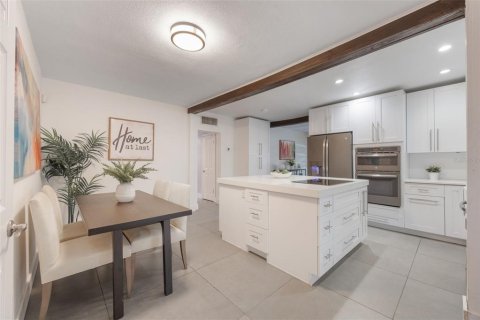 House in Orlando, Florida 4 bedrooms, 141.21 sq.m. № 1782152 - photo 6