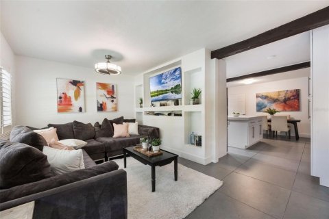 House in Orlando, Florida 4 bedrooms, 141.21 sq.m. № 1782152 - photo 2