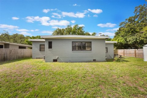 House in Orlando, Florida 4 bedrooms, 141.21 sq.m. № 1782152 - photo 18