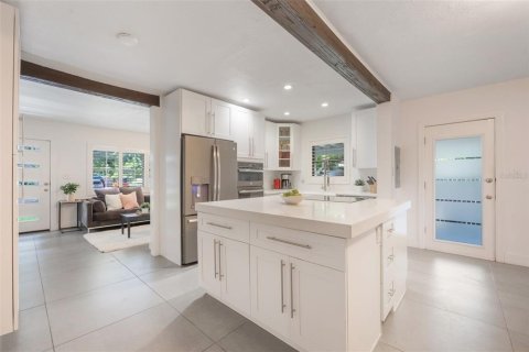 House in Orlando, Florida 4 bedrooms, 141.21 sq.m. № 1782152 - photo 4