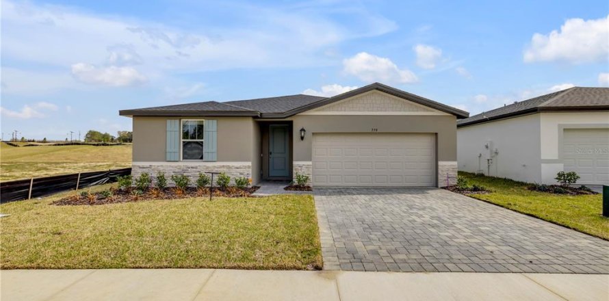 Villa ou maison à Lady Lake, Floride 4 chambres, 184.69 m2 № 2142349