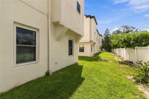 Townhouse in Tampa, Florida 3 bedrooms, 163.88 sq.m. № 2379639 - photo 25