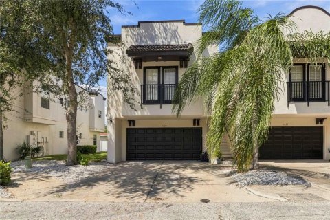 Townhouse in Tampa, Florida 3 bedrooms, 163.88 sq.m. № 2379639