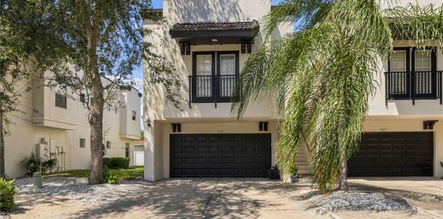 Townhouse in Tampa, Florida 3 bedrooms, 163.88 sq.m. № 2379639