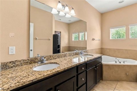 Townhouse in Tampa, Florida 3 bedrooms, 163.88 sq.m. № 2379639 - photo 20