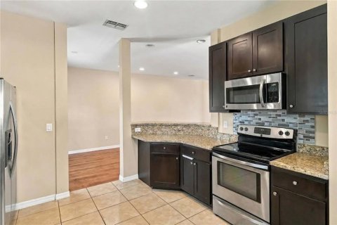 Townhouse in Tampa, Florida 3 bedrooms, 163.88 sq.m. № 2379639 - photo 7